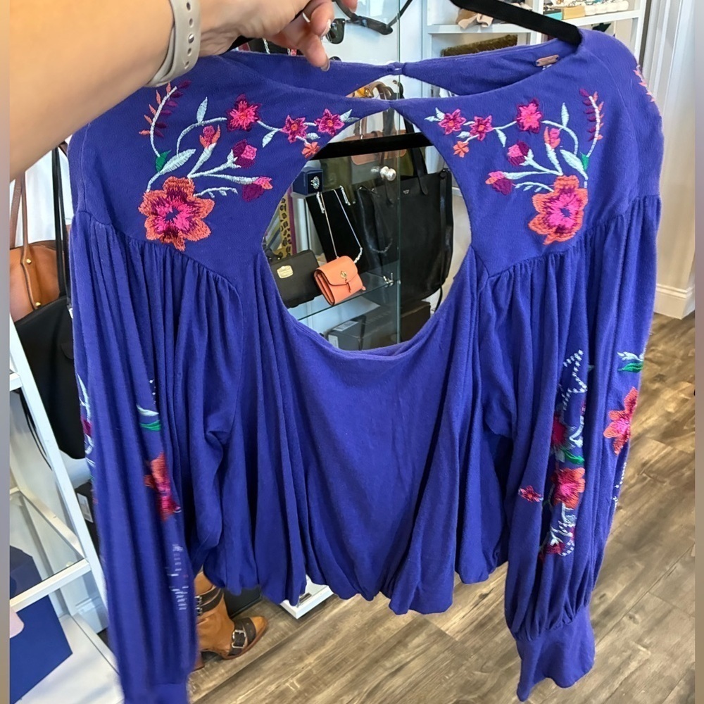 Free People Lita Blue Cut Out Embroidered Blouse Sz M Boho Floral NWT - Picture 4 of 4